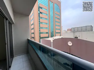 شقة واسعة غرفتين وصالة للإيجار بالقاسمية الشارقة