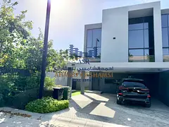 Luxurious 3BR Townhouse || Corner Big Unit || Forest Community || Covered Parking Spaces