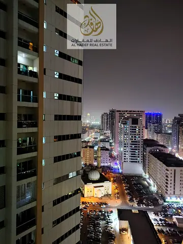 غرفتين وصاله ثلاثه حمام بالفرش للايجار السنوى  45000  اربع دفعات  تامين شيك 5000 بدون تاريخ  عجمان وان تاور 7