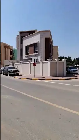 فيلا 4 غرف بالحليو 2 مع مجلس وغرفة خادمة 90000 على 4 دفعات مساحة مميزة وموقع هادئ