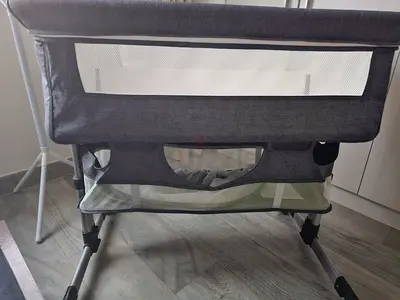 Bonfino convertible bassinet with mosquito net
