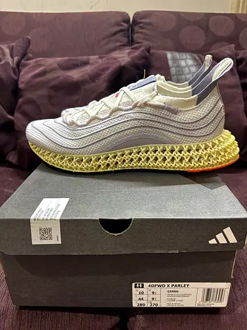 Adidas 4DFWD x Parley knit sneakers (white/grey) — Brand New