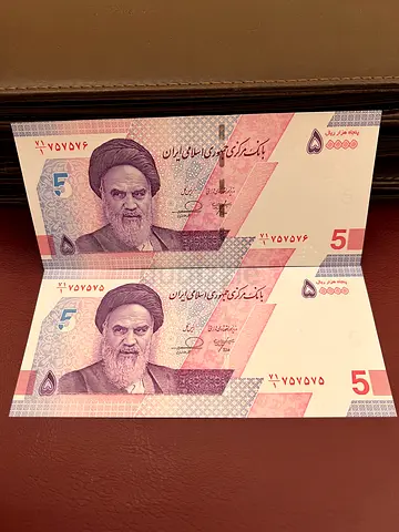 Iran 50,000 Rials Banknote
Featuring a beautiful and eye-catching serial number: 757575 ✨