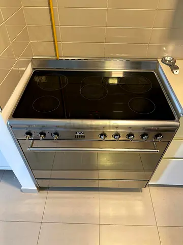 SMEG Electric Ceramic Cooker 90cm Barely Use Same As New