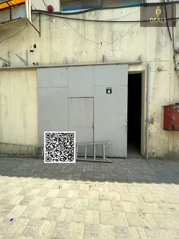 مستودع رقم 4 للإيجار، مزود بطاقة كهربائية تقارب 15 كيلوواط، مثالي للتخزين والاستخدامات الصناعية الخفيفة، سهولة الوصول، خيارات دفع مرنة على 4 دفعات، 60