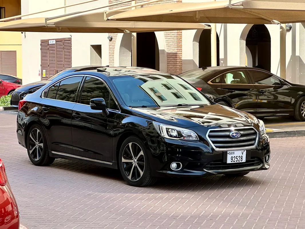 Subaru Legacy 2017 — photo 1 of 20