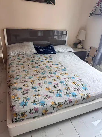 Bed and dressing table for sale