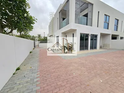 Corner Luxurious 4bhk Townhouse Big Hall Garden Balcony One Payment