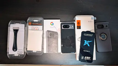 Google Pixel 8 256 with box and cable pocket-friendly