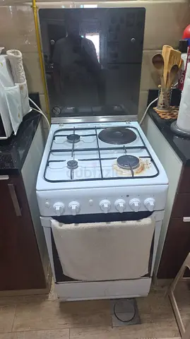 Used freestanding 4-burner cooker (gas burners + electric hotplates) with oven