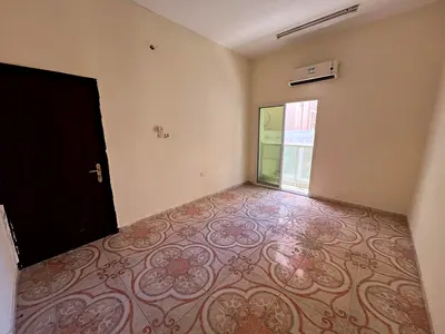 غرفة وصالة_ مساحة كبيرة_ تكييف سبليت_بلكون_سهل المخرج للشارقة ودبي وطريق الشيخ محمد بن زايد