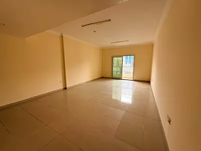 باركن مجانا مساحات واسعة اطلالة مفتوحة غرفة نوم ماستر غرفة خادمة ماستر خزائن حائط بلكونة موقع متميز قريب من جميع الخدمات