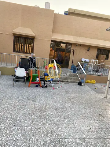 للبيع فيلا في سمنان مساحه 8000 قدم تملك مواطنين ودول مجلس التعاون