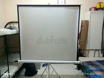 Portable tripod projector screen (pull-down) - good condition