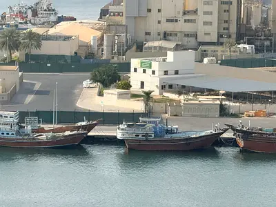 غرفه وصاله / غرفه ماستر/ بلكون اطلاله بحريه / خزائن بالحائط / مساحات كبيره / مبني جديد / سكن عائلي