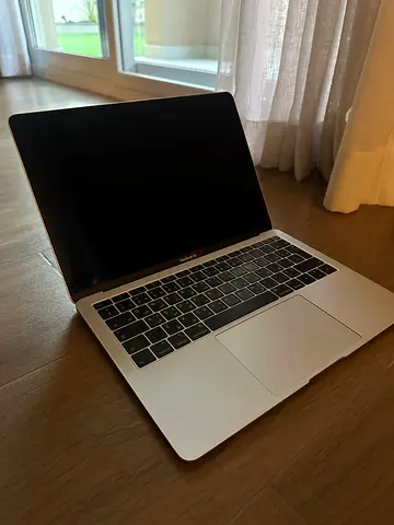 Apple MacBook 13-inch (Silver, 2019)