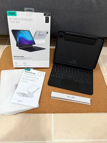 ESR Magnetic Keyboard Case (iPad Air 11” 6th Gen)