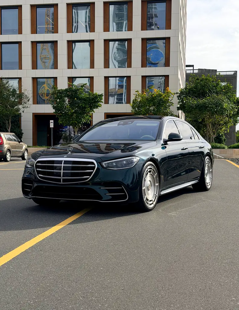 Mercedes-Benz S-Class 2023 — photo 1 of 18