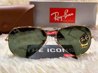Ray-Ban Aviator RB3025 - Gold frame with G-15 lenses, like new with case