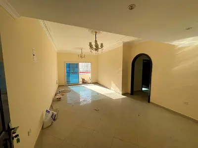 باركن مجاني مع بلكون  موقع مميز وحيوي قريب من كل الخدمات مثل المقاهي والمتاجر وقريب من مخرج دبي