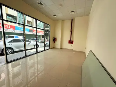 Shop / spacious / open panoramic view / civil defense system / outdoor parking available / suitable for all service activities