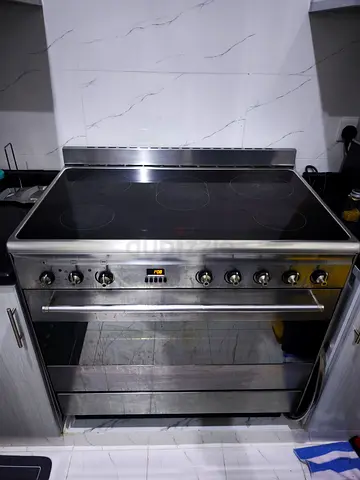 Stainless steel electric range with ceramic hob and oven - used