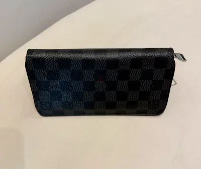 Louis Vuitton Zippy Wallet