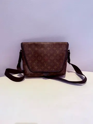 Louis Vuitton Monogram Messenger Bag
