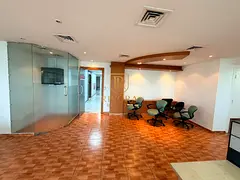 SPACIOUS OFFICE I FITTED I WITH GLASS PARTITION