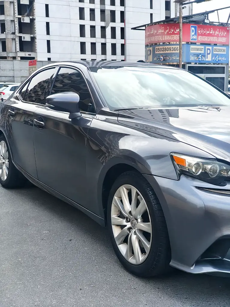 Lexus IS-Series 2016 — photo 1 of 6