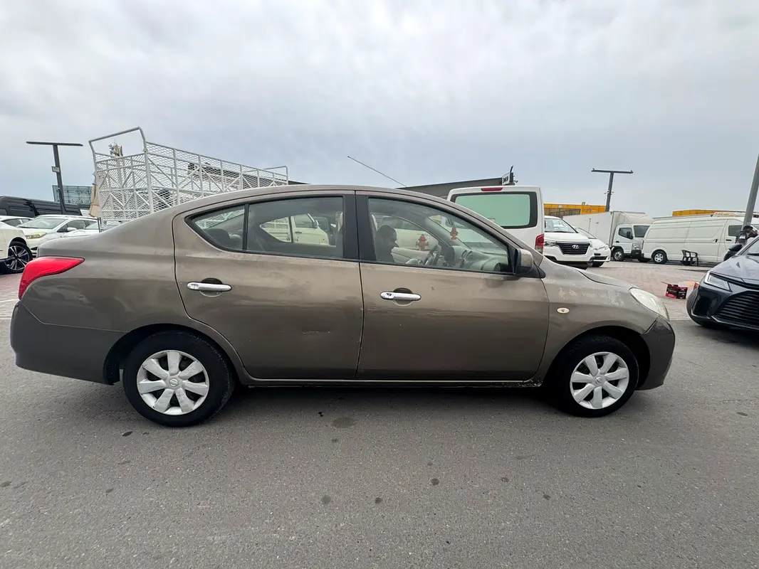 Nissan Sunny 2014 — photo 1 of 14