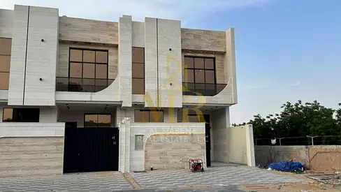 فرصة سكنية واستثمارية لا تُعوض: تاون هاوس فاخر للبيع في الحليو 2، عجمانهل تبحث عن الفخامة والخصوصية في قلب عجمان؟ نقدم لك هذا التاون هاوس الاستثنائي