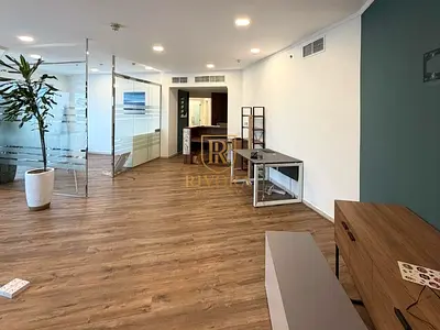 مكتب مجهز بالكامل | مفروش | مع حمام ومخزن