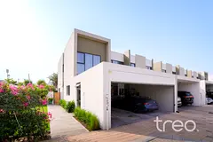 Vacant &amp; Upgraded with Pool &amp; Park Access