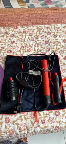 New DYSON AIRWRAP with 5 attachments