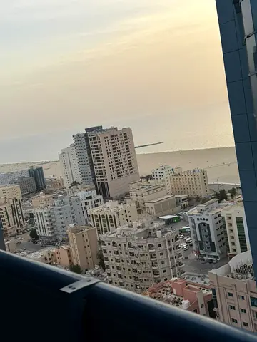 غرفتين وصالة مفروشة أول ساكن بكورنيش عجمان برج الديوان مساحة واسعة شامل الفواتير