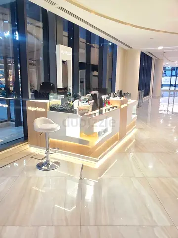 للبيع كشك عطور بتصميم أنيق ومميز ✨
مناسب للمولات والمعارض، وجاهز للاستخدام.