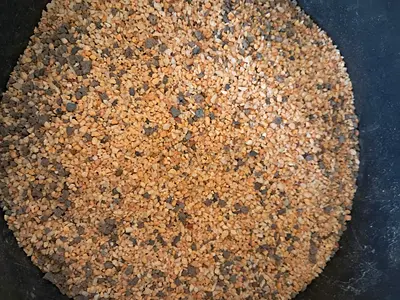 Natural aquarium gravel substrate - small mixed pebbles (used)