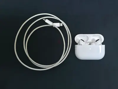Apple AirPods Pro (1st Gen) - Original  Clean