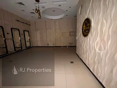 On the road very prime lecation luxury shop Business area ready to move only 120k