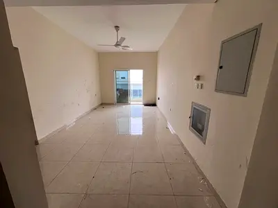 شقة للايجار السنوي في عجمان شقة غرفة وصالة  تاني ساكن منطقة الروضة 2 بجوار دوار العبايات قريب من نستو