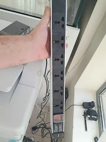 Rack-mount power strip (PDU) - 6 universal sockets with switch