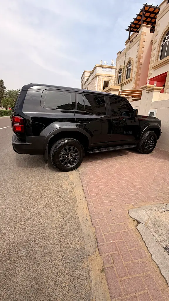 Toyota Prado 2024 — photo 1 of 9