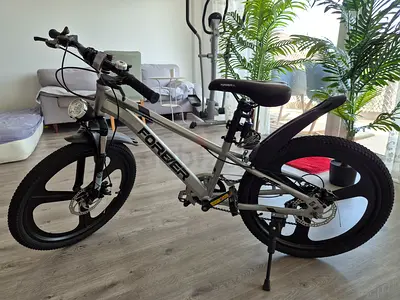 FOREVER mountain bike with front suspension and mag wheels