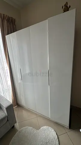 Sleek | Modern 4-door wardrobe