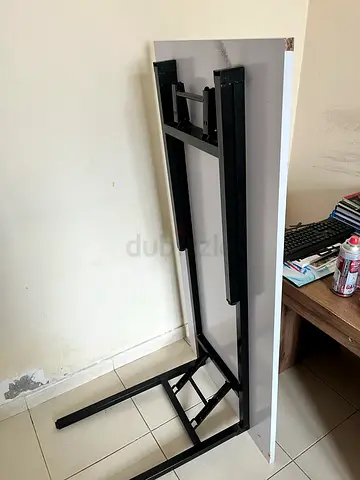 White foldable table with black metal legs