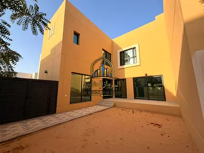 فيلا فاخرة واسعة من النوع E مكونة من 3 غرف نوم وصالة للإيجار في SSC | المرحلة 4 | جميع الغرف رئيسية