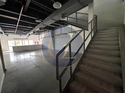 مبنى تجاري كامل | مجمع دبي للاستثمار 2 | تصميمات داخلية على الطراز الصناعي