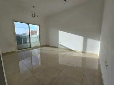 One bedroom and living room, second occupancy, in a prime location