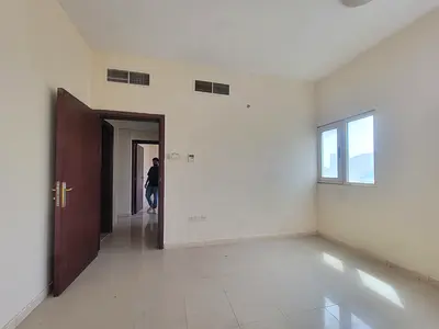 Spacious 1bhk flat wiith central & gas family building near to rolla mall only 26k